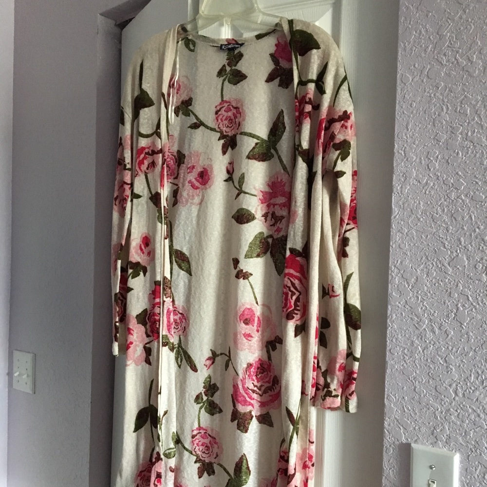 🌸FRESHMAN 1996 pink floral kimono size M🌸
